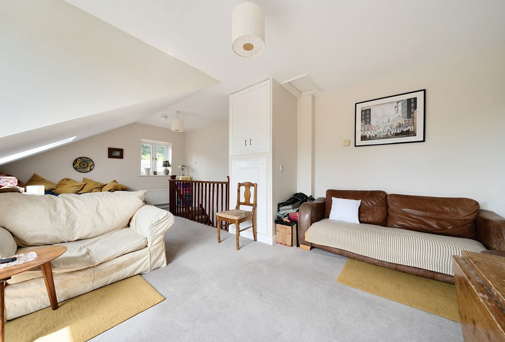 Property photo 3 of 10 1319105-8-6867Ba8...
