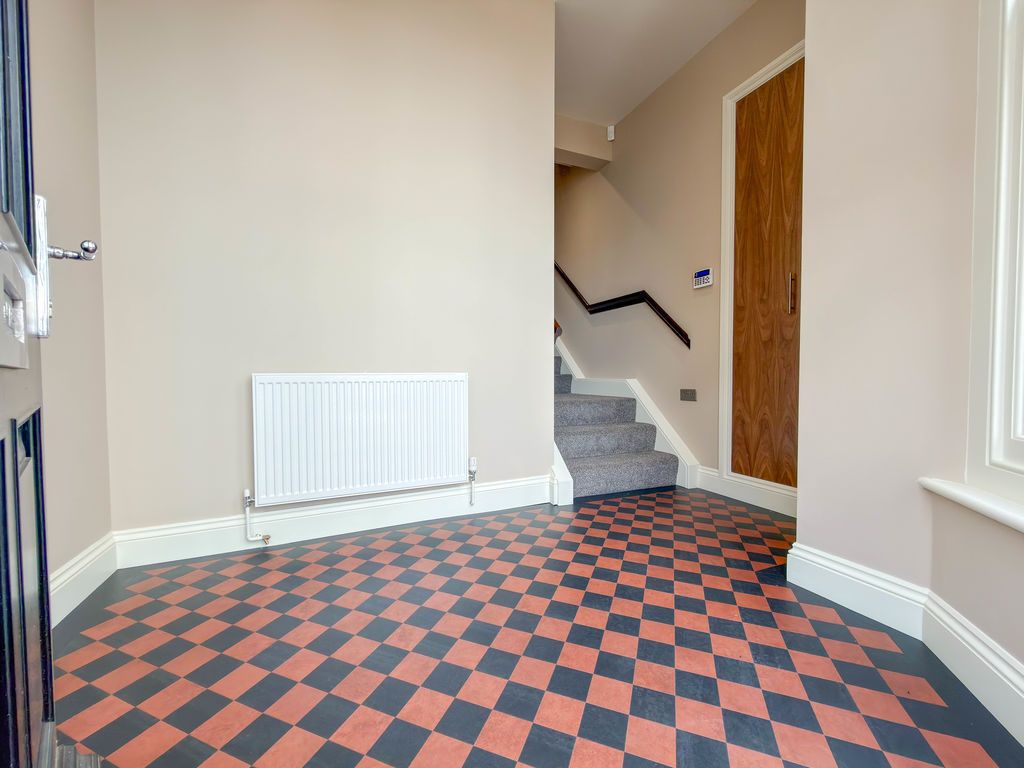 Property photo 3 of 16 Entrance Hall