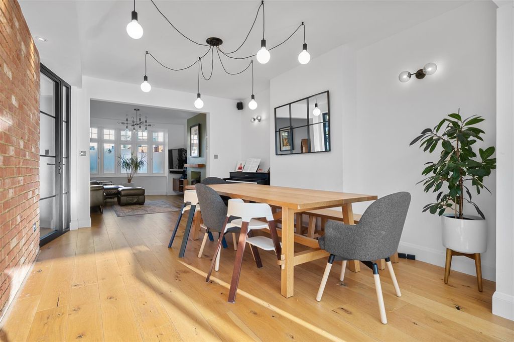 Property photo 3 of 23 23 Melbury Garden,7.Jpg