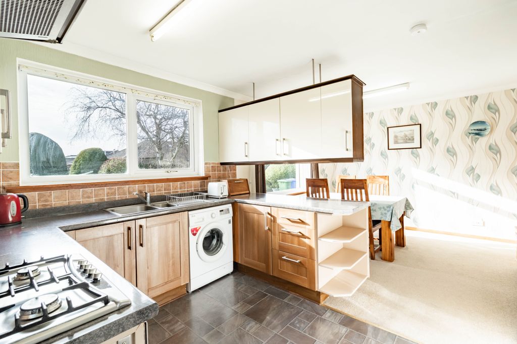 Property photo 3 of 31 Kitchen Dining