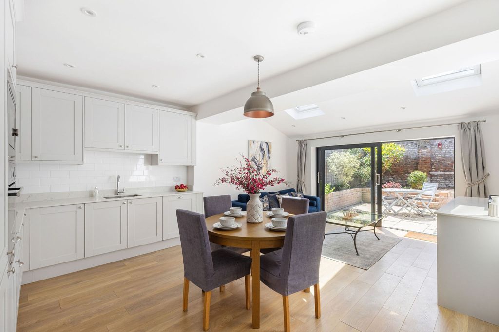 Property photo 1 of 17 5208960