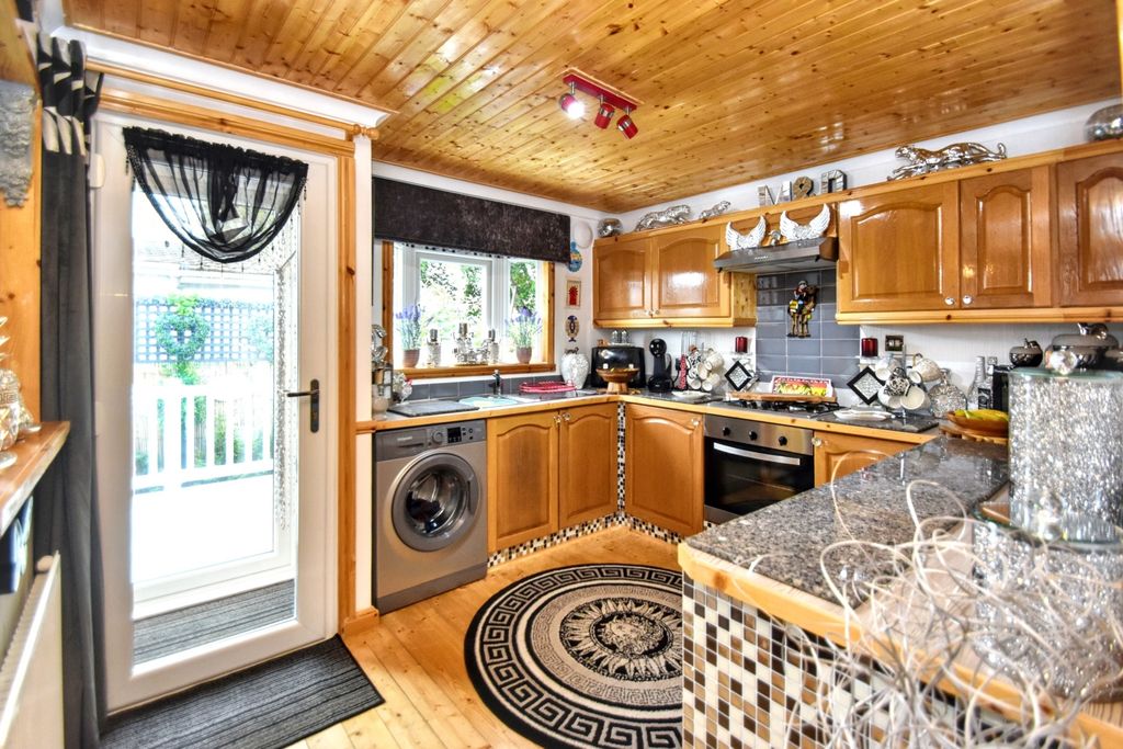 Property photo 3 of 14 Kitchen