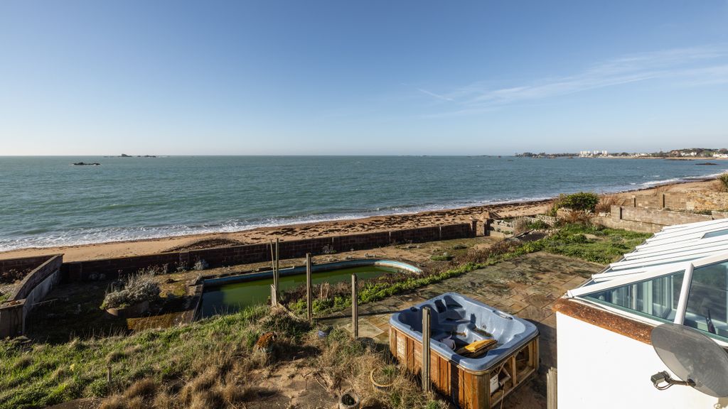 Property photo 2 of 20