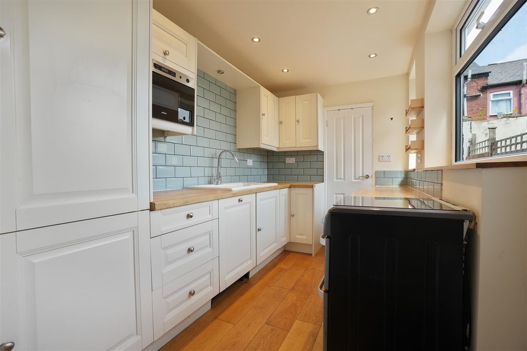 Property photo 2 of 25 Kitchen