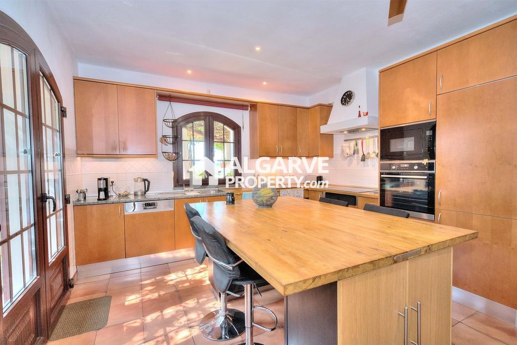 Property photo 3 of 44
