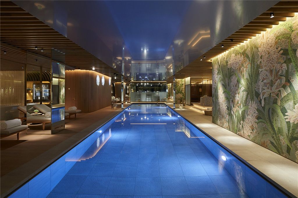 Property photo 1 of 12 Swimming Pool