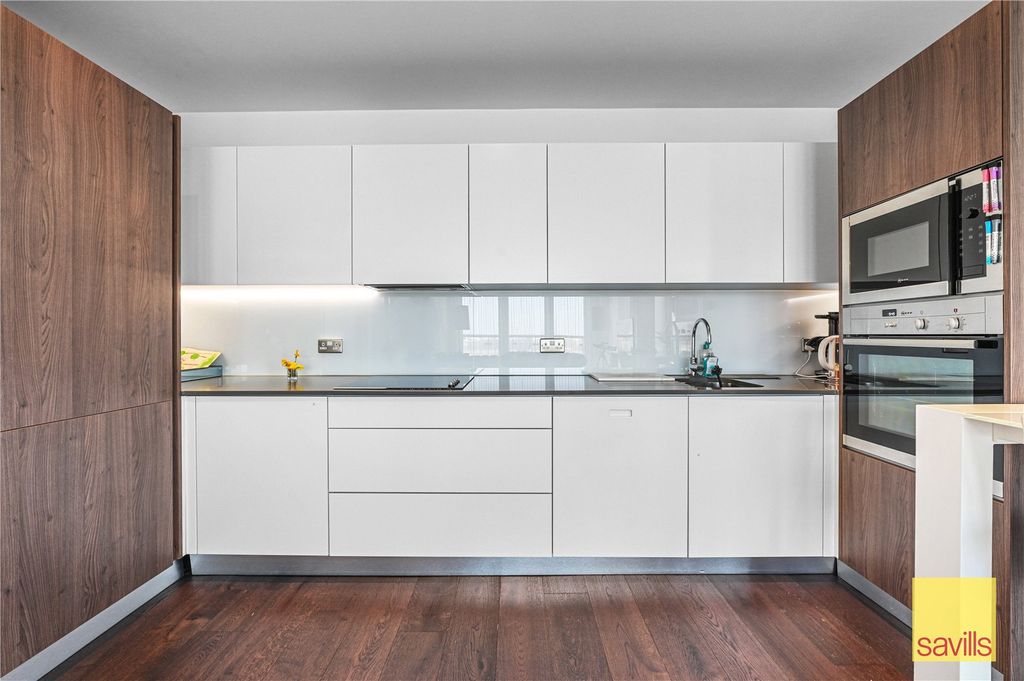 Property photo 3 of 18 Kitchen