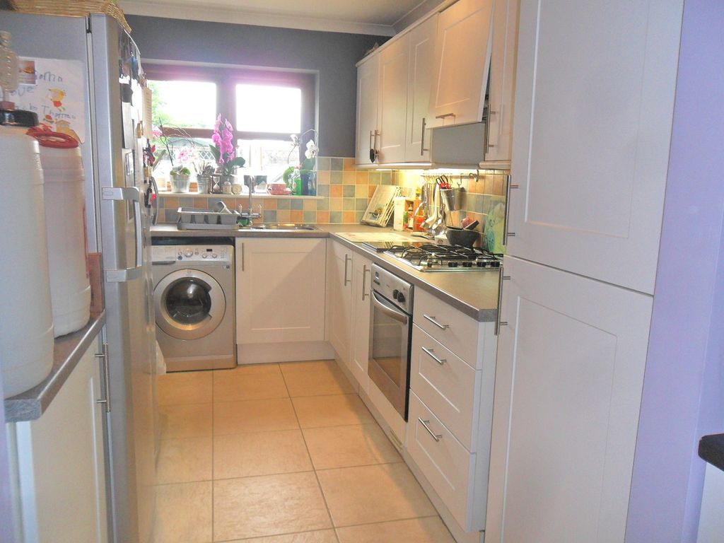 Property photo 3 of 17 Kitchen