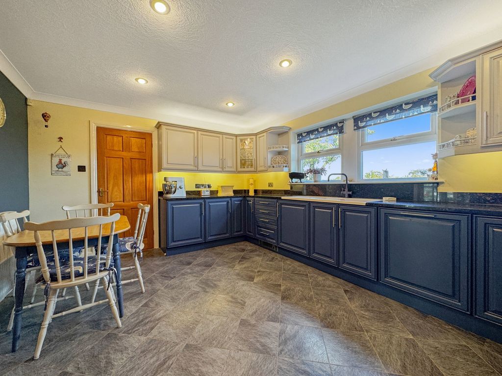 Property photo 3 of 37