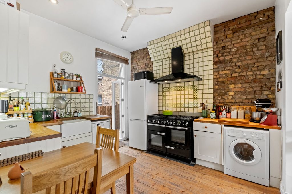 Property photo 2 of 12 Kitchen