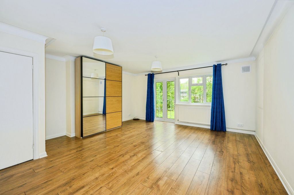 Property photo 2 of 20 Lounge/Diner