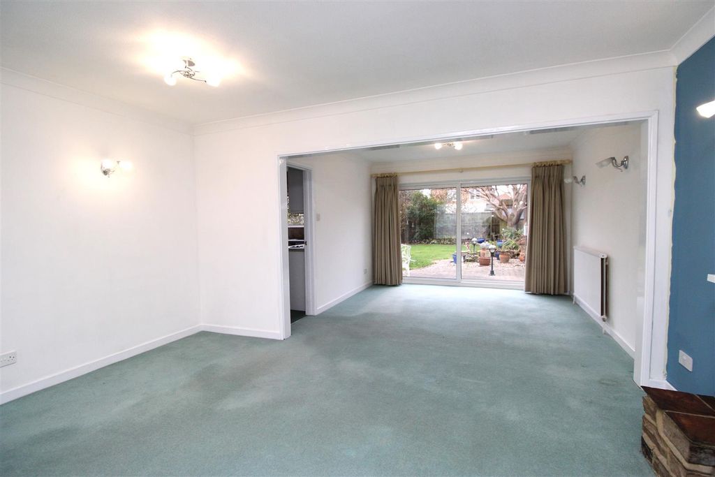 Property photo 3 of 11 Lounge 2.Jpg