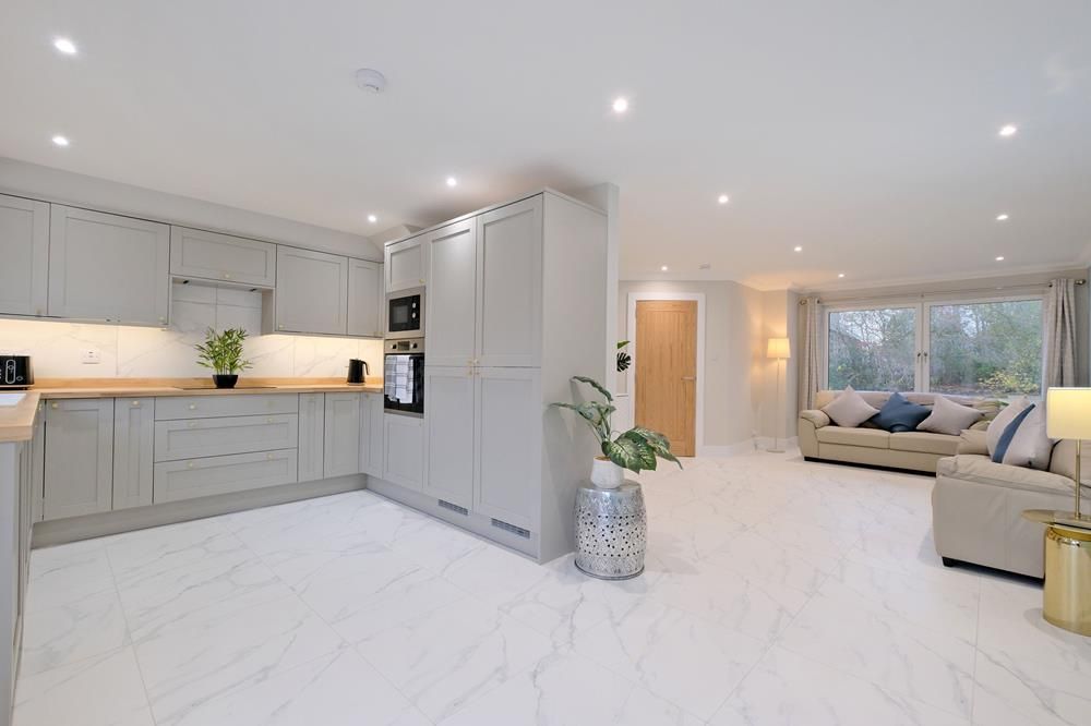 Property photo 3 of 8 Dining Kitchen