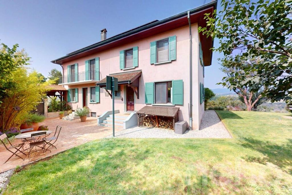 Property photo 2 of 13