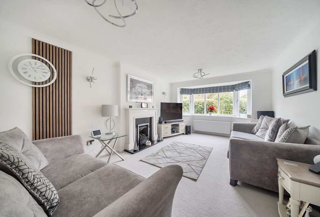 Property photo 1 of 19 1380728-17-691338...