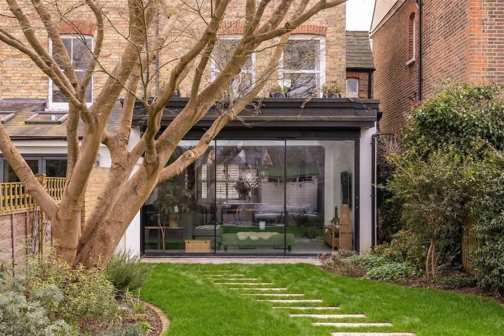 Property photo 3 of 34