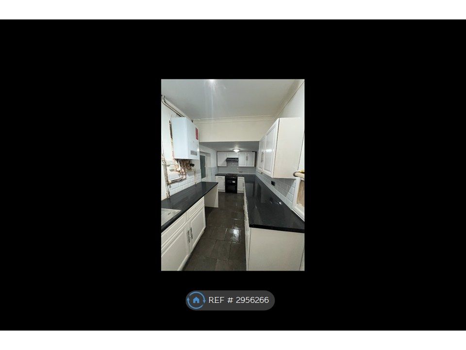 Property photo 2 of 8 Kitchen