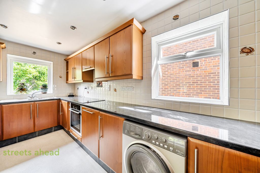 Property photo 2 of 14 A58Bd139-Bbe9-4c9...