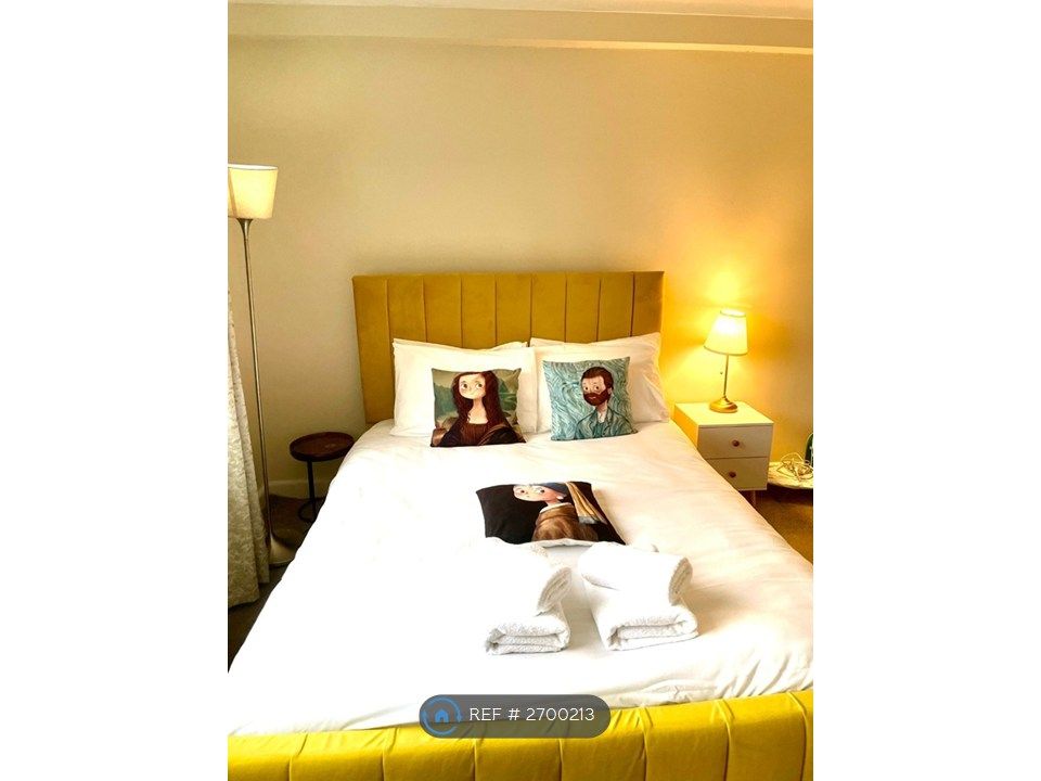 Property photo 1 of 14 Bedroom