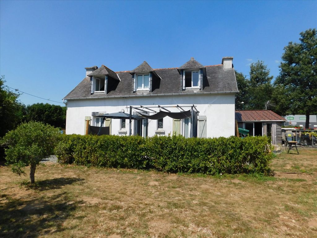Property photo 1 of 12 Châteauneuf Du Faou: Town Center House