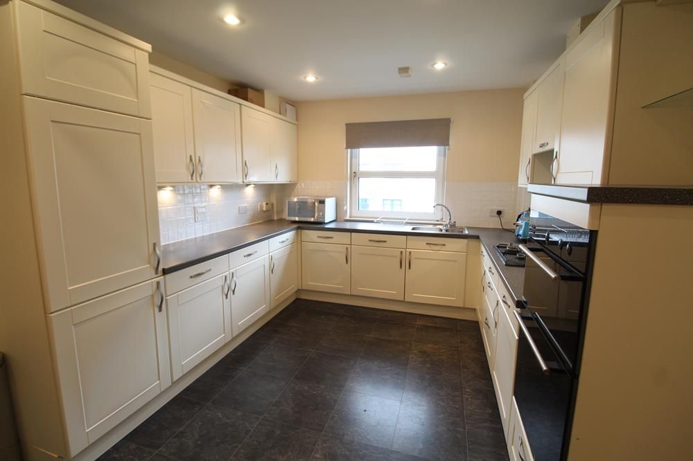 Property photo 3 of 14 Kitchen