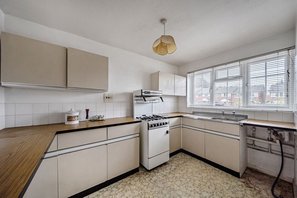 Property photo 2 of 16 1400040-15-696A69...