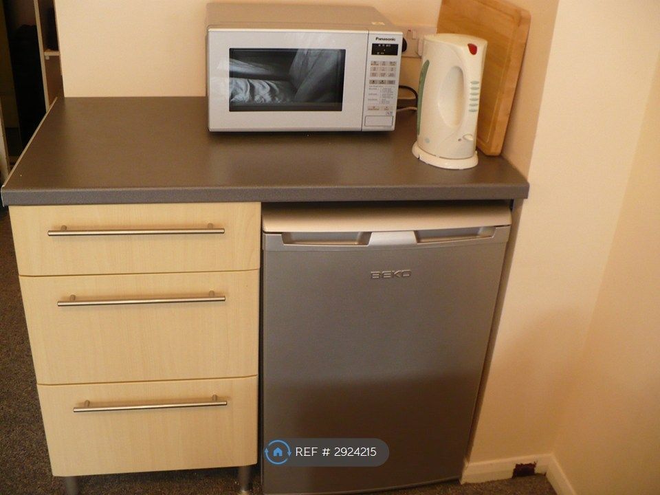 Property photo 3 of 6 Mini-Kitchen
