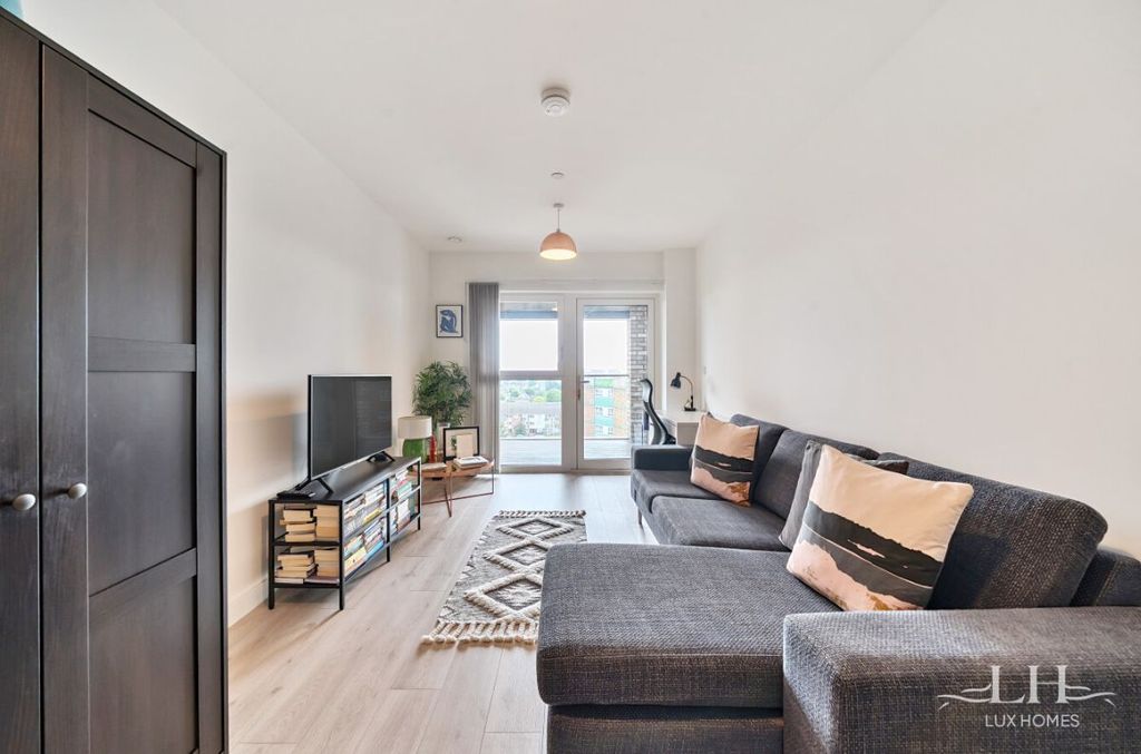 Property photo 3 of 25