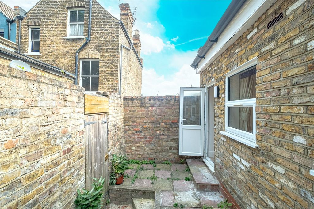 Property photo 2 of 5 Picture No. 05