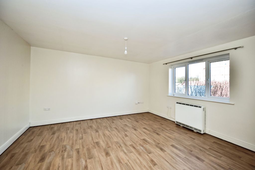 Property photo 1 of 7 Living Space