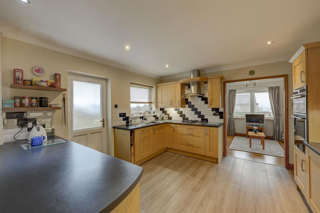 Property photo 2 of 40 Kitchen Diner