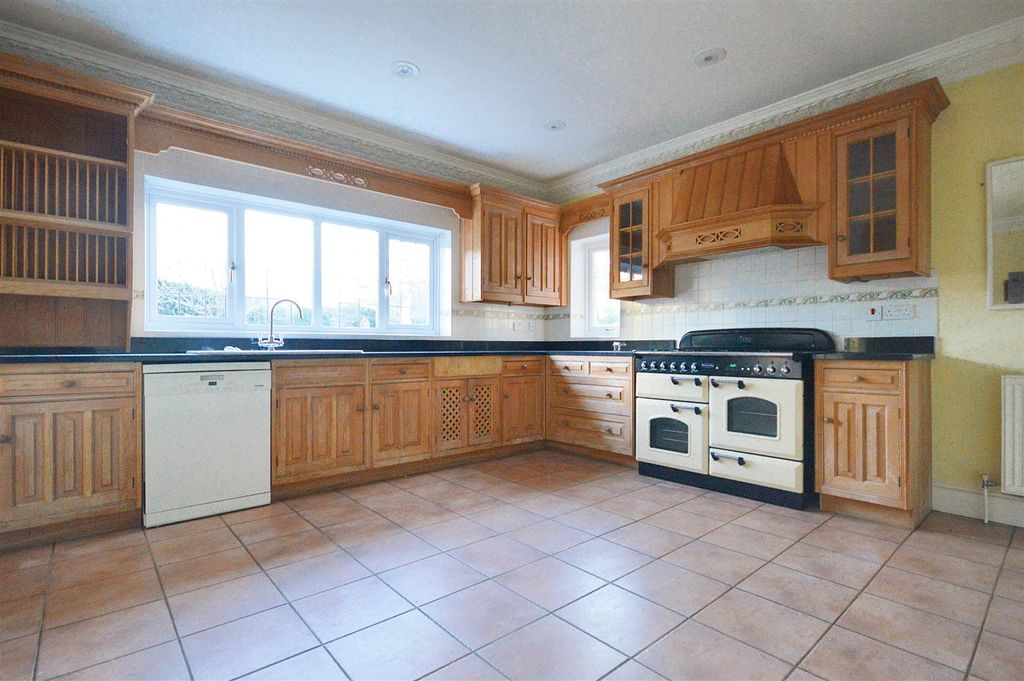 Property photo 2 of 35 Kitchen (2).Jpg
