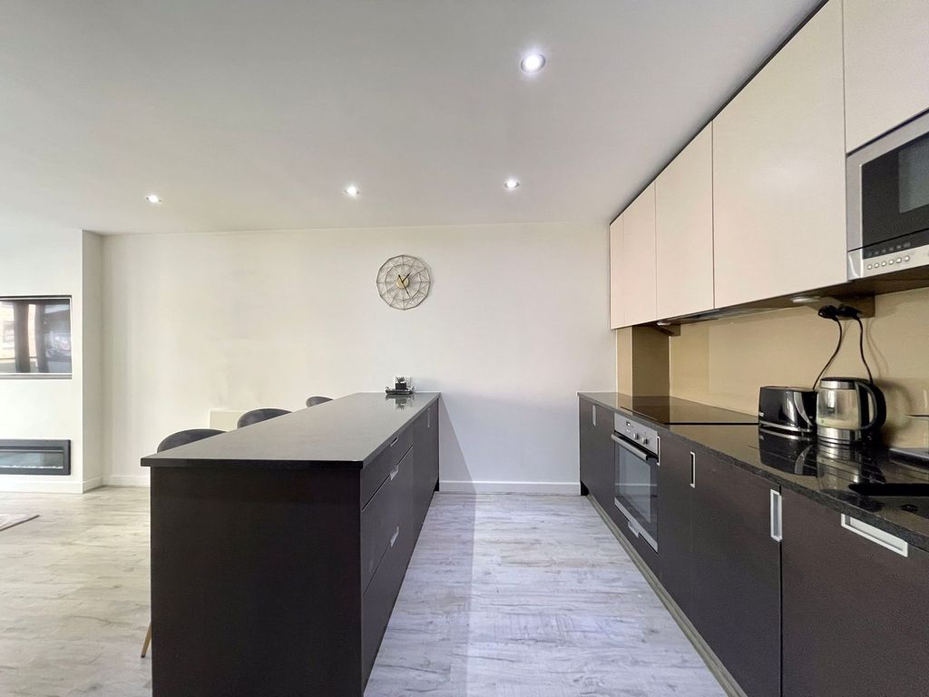 Property photo 1 of 10 Kitchen