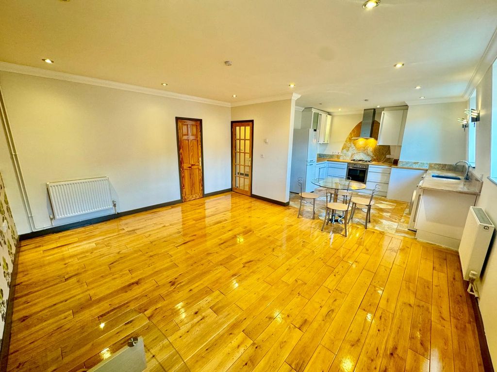 Property photo 2 of 16 Image