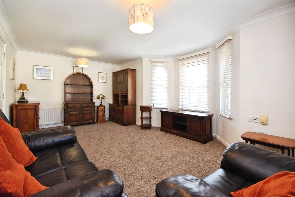 Property photo 2 of 12 Lounge