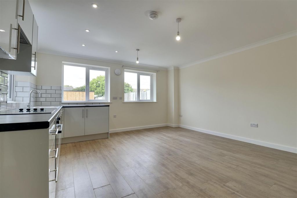 Property photo 3 of 13 42Fc821C-14A2-4948-93CD-482A11Df32Bb_1_201_A.Jpeg