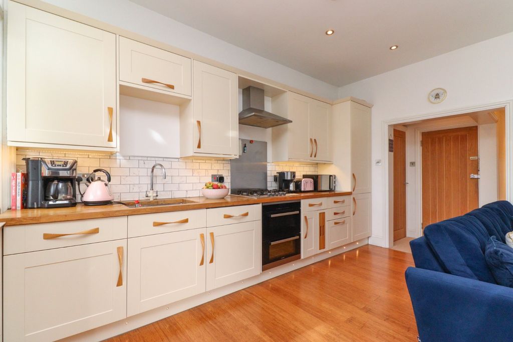 Property photo 2 of 8 Picture 2