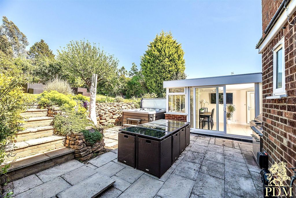 Property photo 3 of 43 2 Arundel Drive, Bramcote (6 Of 56).Jpg