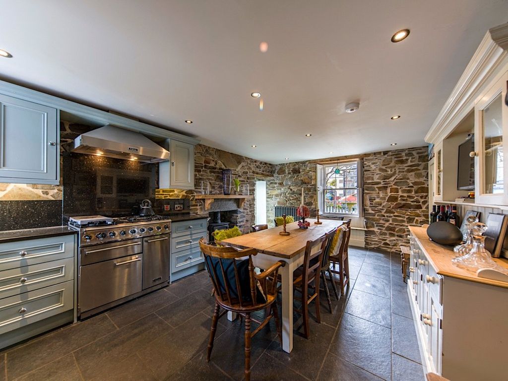 Property photo 3 of 13 Dining Kitchen