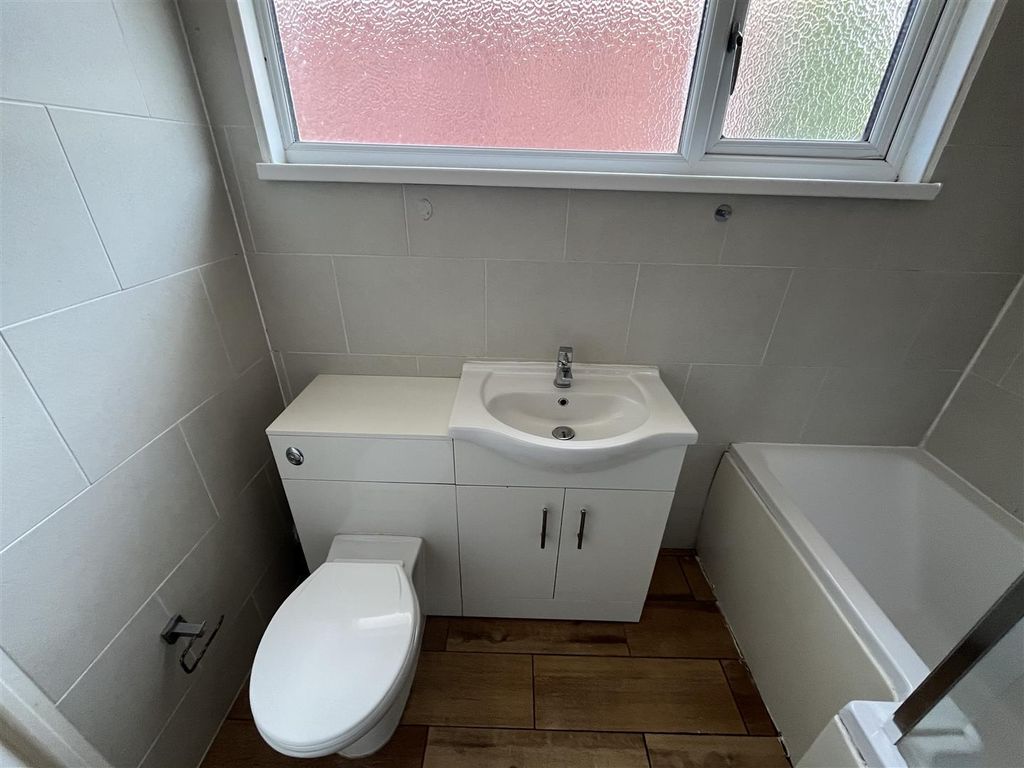 Property photo 3 of 13 Bathroom