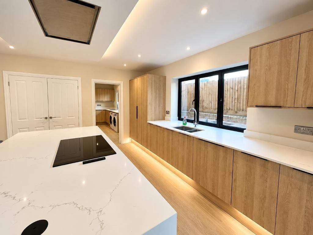 Property photo 3 of 21 Kitchen