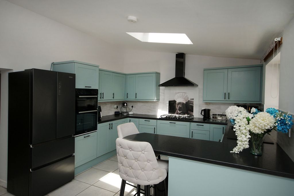 Property photo 2 of 23