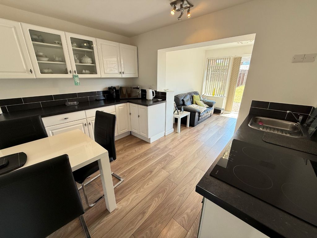 Property photo 3 of 12 4334903
