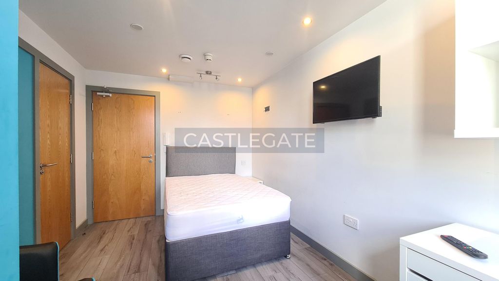 Property photo 2 of 11 Room 98 The Works At Standard House (3)