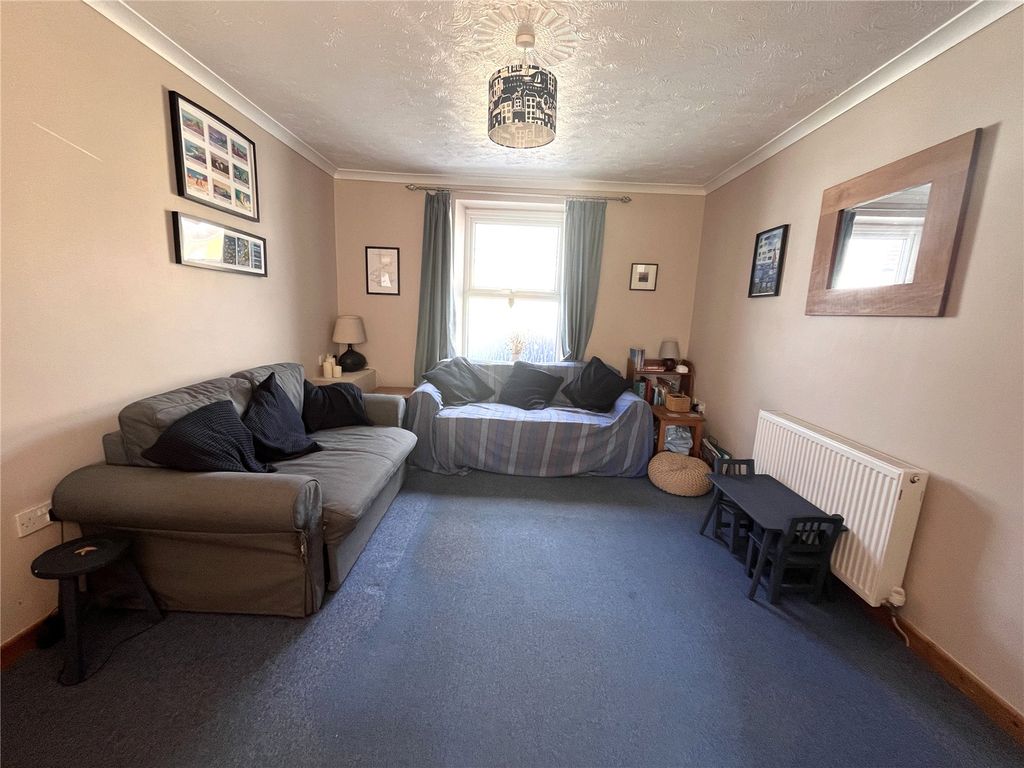 Property photo 3 of 12 Picture No. 02