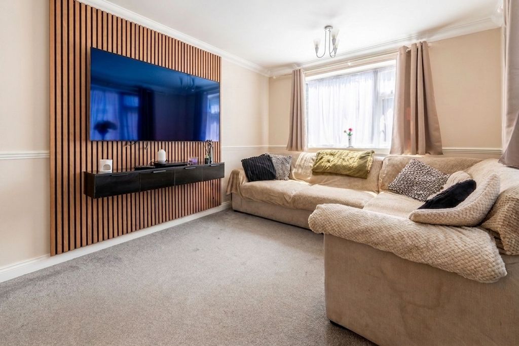 Property photo 2 of 12