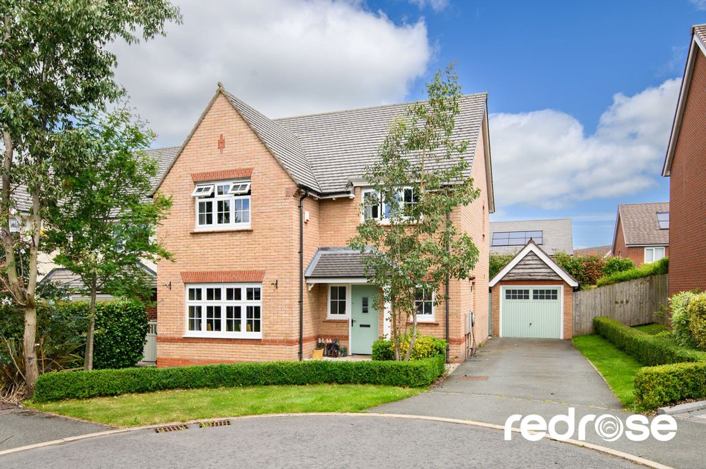 Property photo 1 of 19 Web_4 Magill Close-04