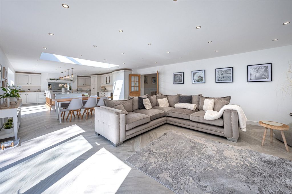 Property photo 2 of 52 Picture No. 41