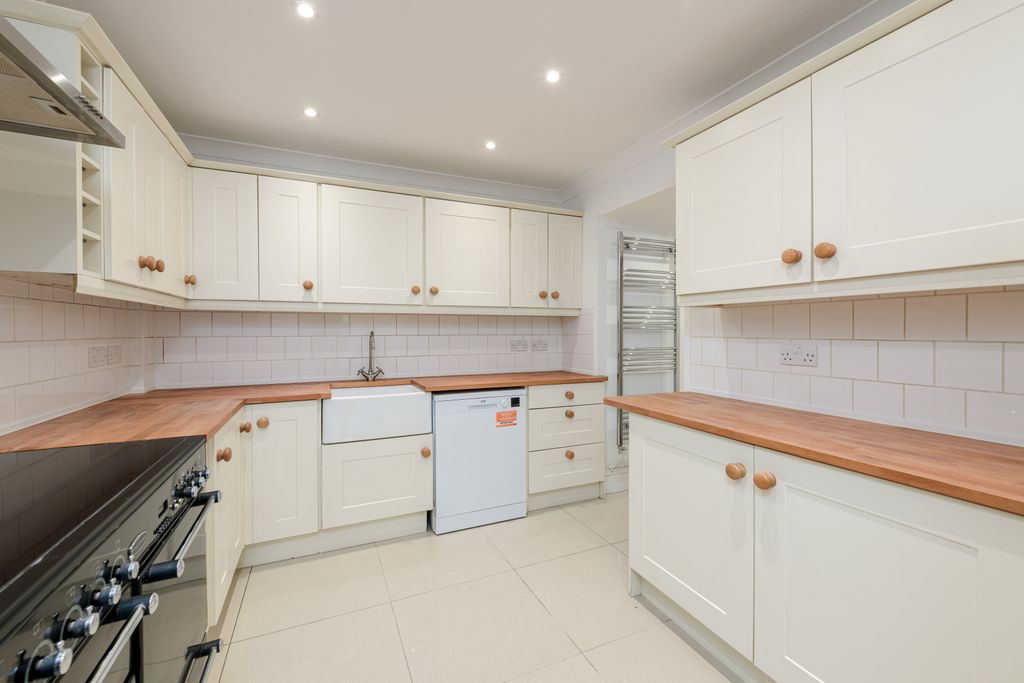 Property photo 2 of 29