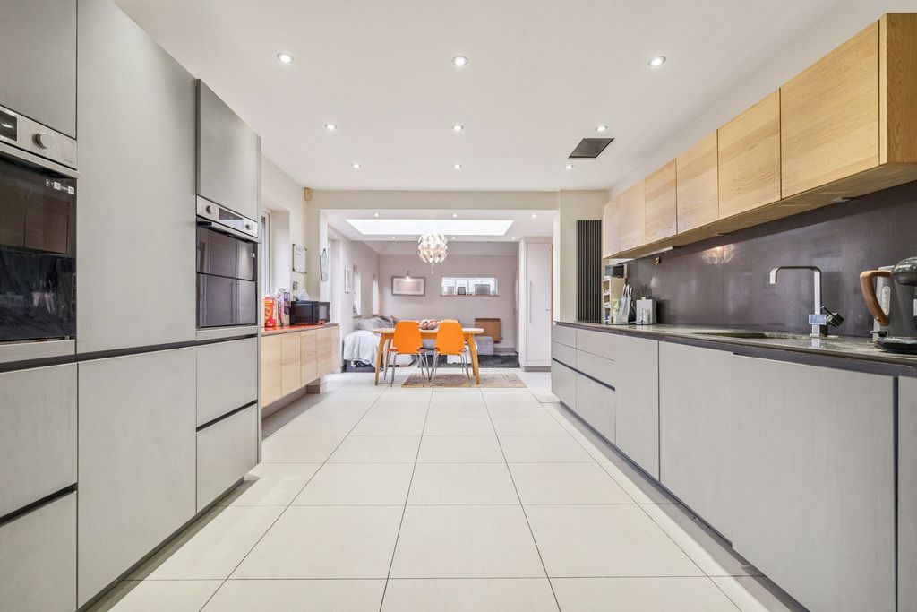 Property photo 2 of 22